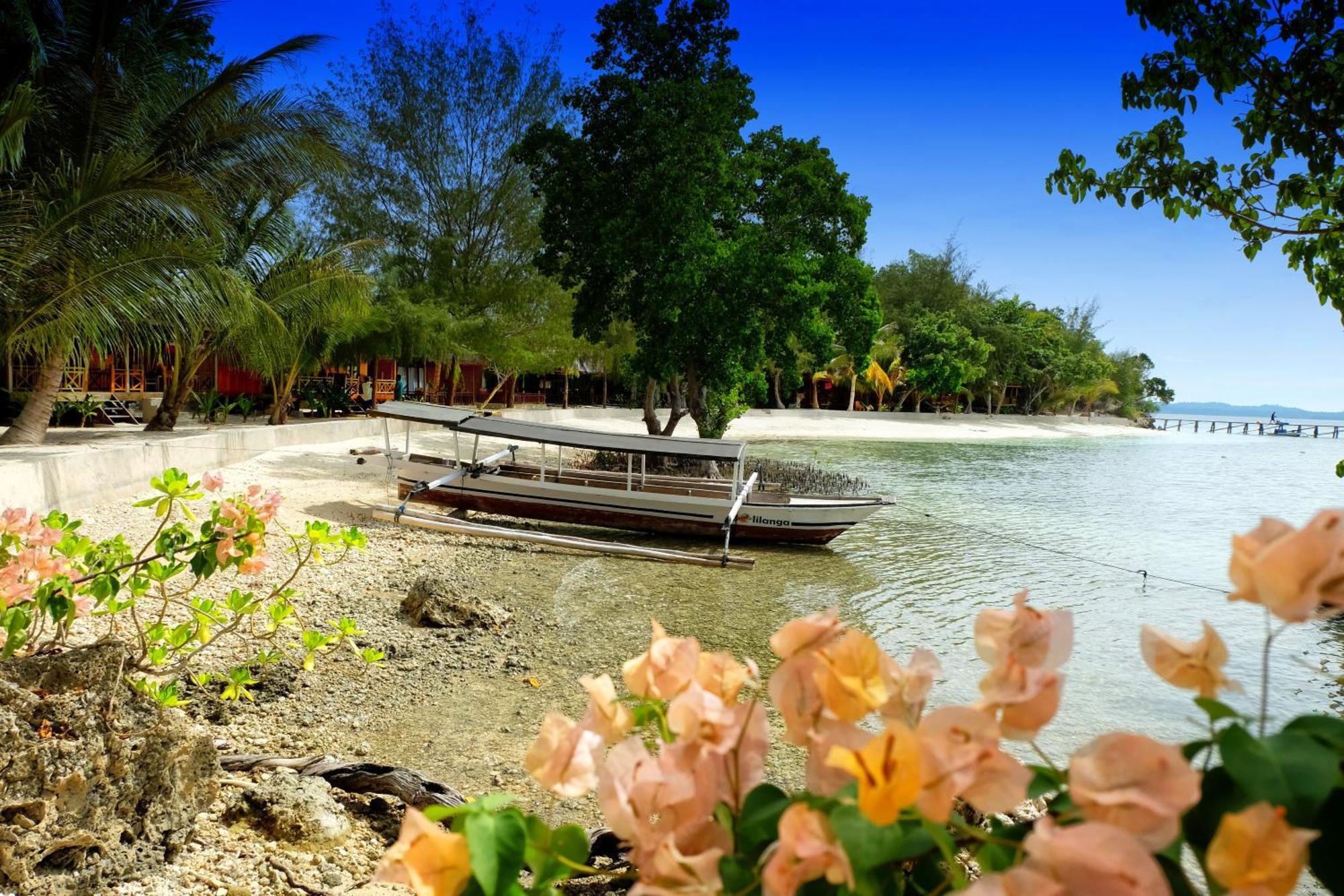 Bolilanga Island Resort - Togean Island Angkayo Exterior photo
